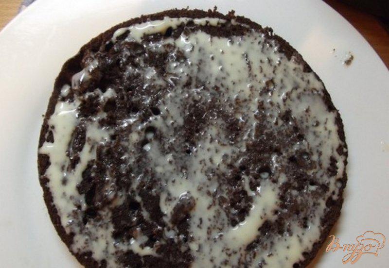 Фото приготовление рецепта: Шоколадный пирог со сгущенным молоком шаг №11