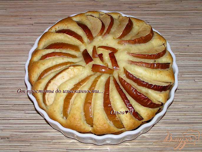 Фото приготовление рецепта: Яблочный пирог на кефире шаг №5