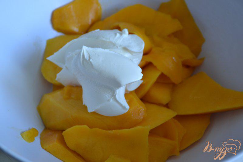 Фото приготовление рецепта: Десертный крем из манго с маскарпоне шаг №2