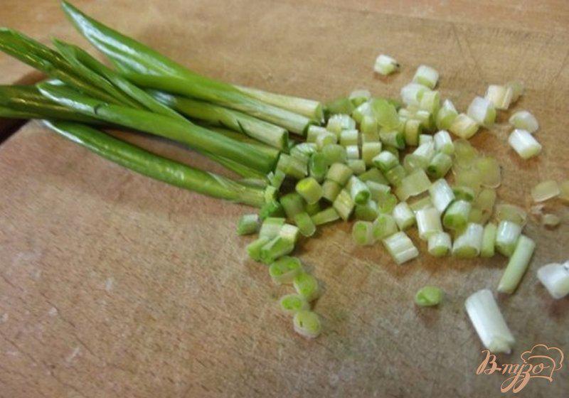 Фото приготовление рецепта: Макароны с фасолью, мясом и зеленью шаг №2