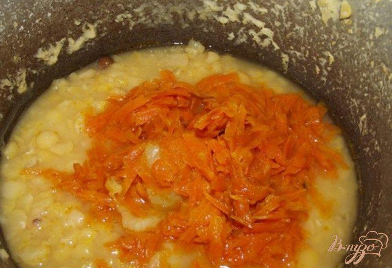 Фото приготовление рецепта: Гороховый крем-суп на сале шаг №3