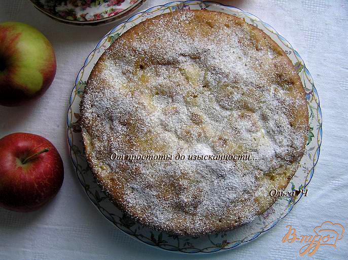 Фото приготовление рецепта: Шарлотка с яблоками и мандарином шаг №6
