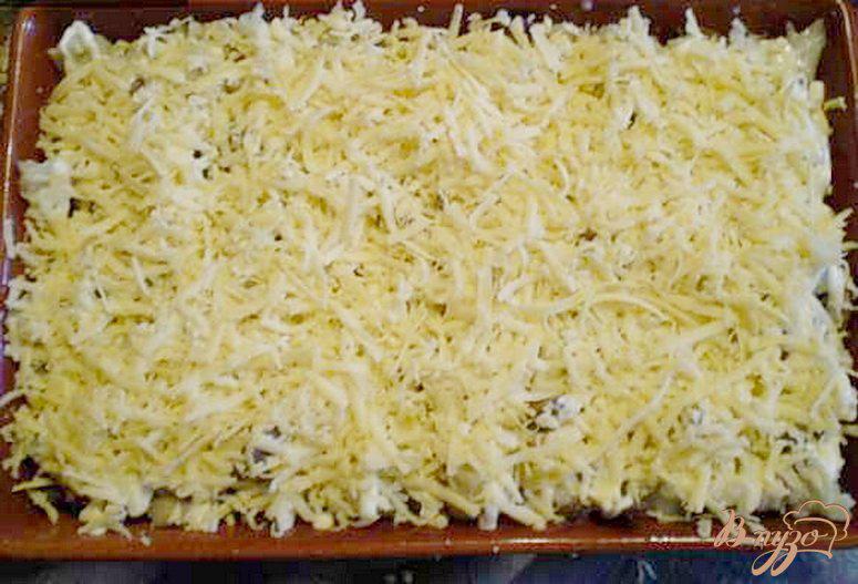 Фото приготовление рецепта: Цветная капуста с грибами, молоком и сыром. шаг №4