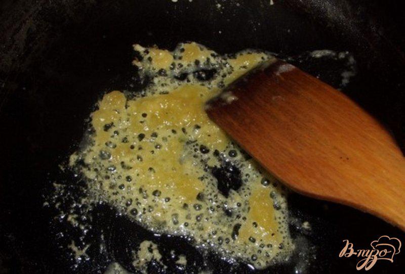 Фото приготовление рецепта: Куриное филе под зеленым соусом шаг №4