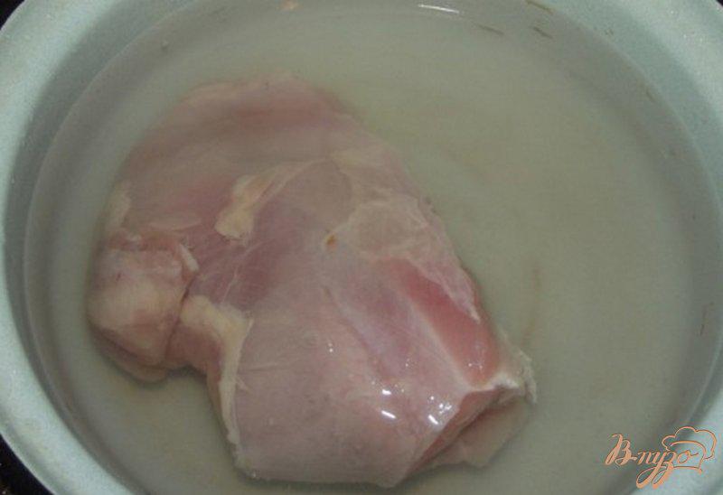 Фото приготовление рецепта: Куриное филе под зеленым соусом шаг №1