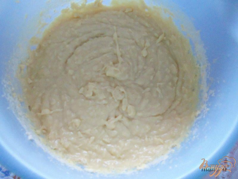 Фото приготовление рецепта: Кокосово-яблочный пирог шаг №4