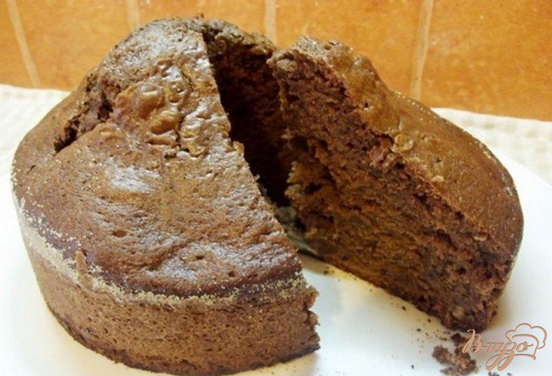 Фото приготовление рецепта: Шоколадный кекс с орехами шаг №6