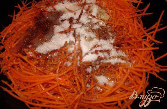 Фото приготовление рецепта: Морковка по-корейски (без глютаманата натрия) шаг №3