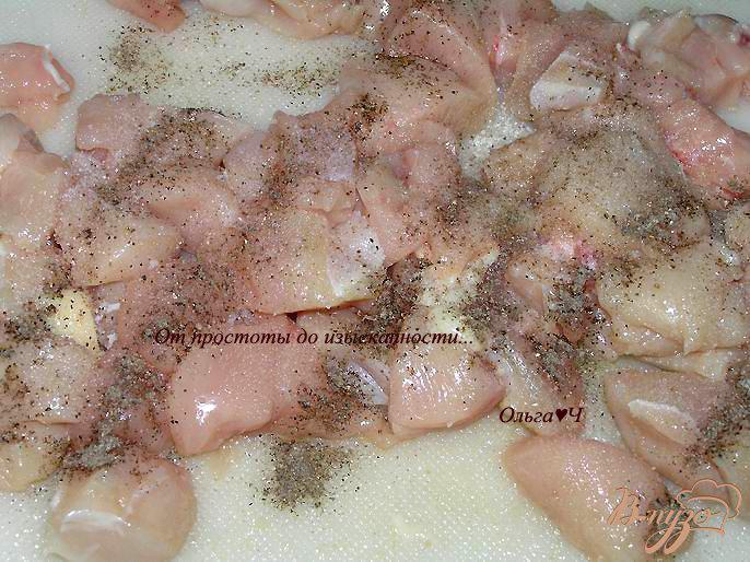 Фото приготовление рецепта: Куриные грудки в пряном винно-луковом соусе шаг №1