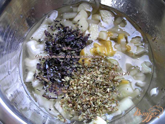 Фото приготовление рецепта: Куриные грудки в пряном винно-луковом соусе шаг №2