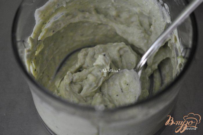 Фото приготовление рецепта: Авокадо в греческом стиле шаг №2