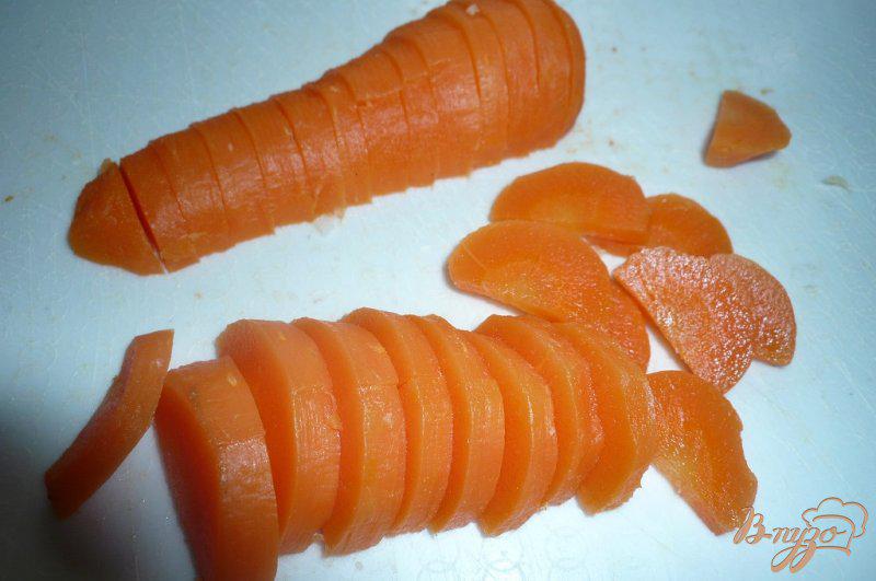 Фото приготовление рецепта: Картофельный салат с огурцами и морковью шаг №3