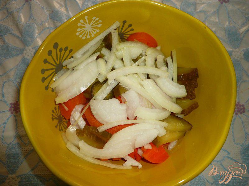 Фото приготовление рецепта: Картофельный салат с огурцами и морковью шаг №8