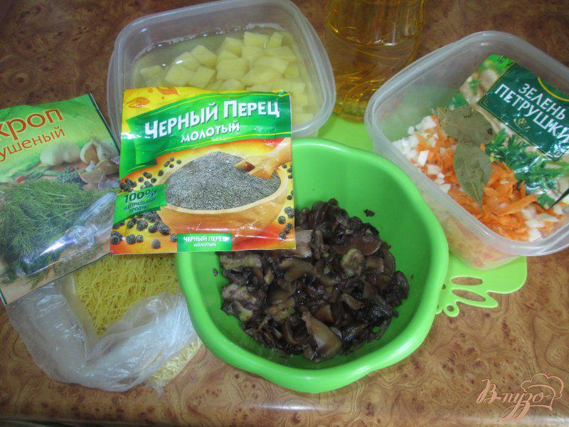 Фото приготовление рецепта: Суп грибной с маслятами и шампиньонами шаг №1