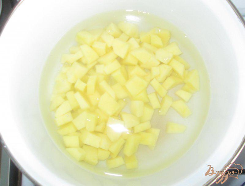 Фото приготовление рецепта: Суп грибной с маслятами и шампиньонами шаг №2
