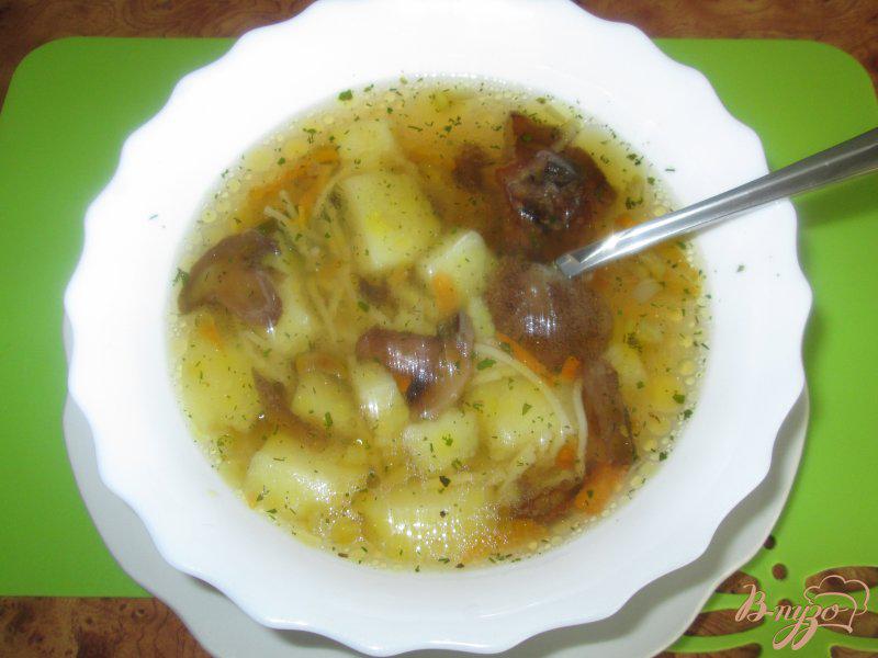 Фото приготовление рецепта: Суп грибной с маслятами и шампиньонами шаг №6