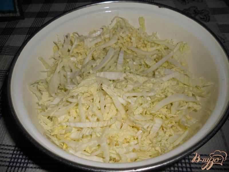 Фото приготовление рецепта: Легкий салат с курочкой и пекинской капустой шаг №1