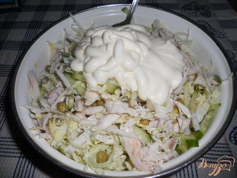 Фото приготовление рецепта: Легкий салат с курочкой и пекинской капустой шаг №5