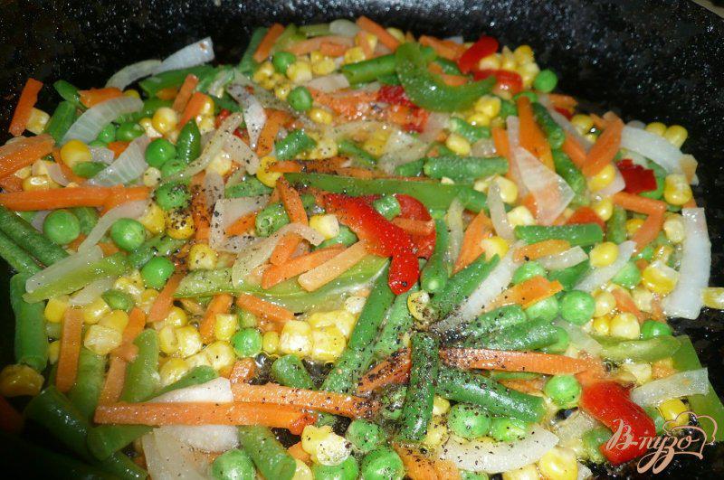 Фото приготовление рецепта: Теплый салат на скорую руку шаг №6