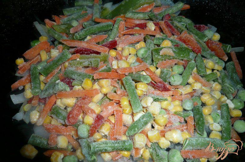 Фото приготовление рецепта: Теплый салат на скорую руку шаг №4