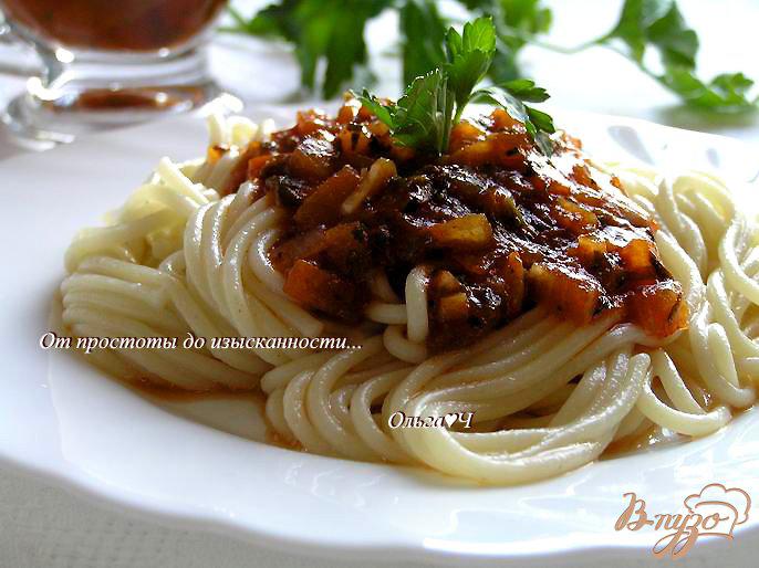 Фото приготовление рецепта: Спагетти с томатным соусом шаг №5