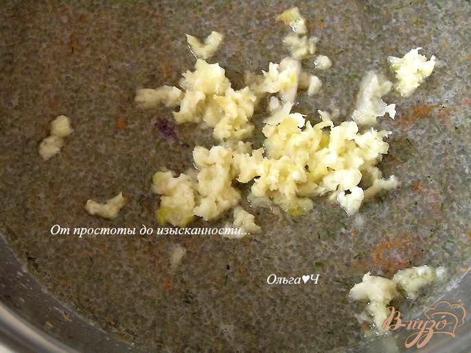 Фото приготовление рецепта: Оладьи из икры сазана с укропом и чесноком шаг №2