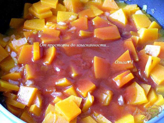 Фото приготовление рецепта: Тыква в томатном соусе шаг №3