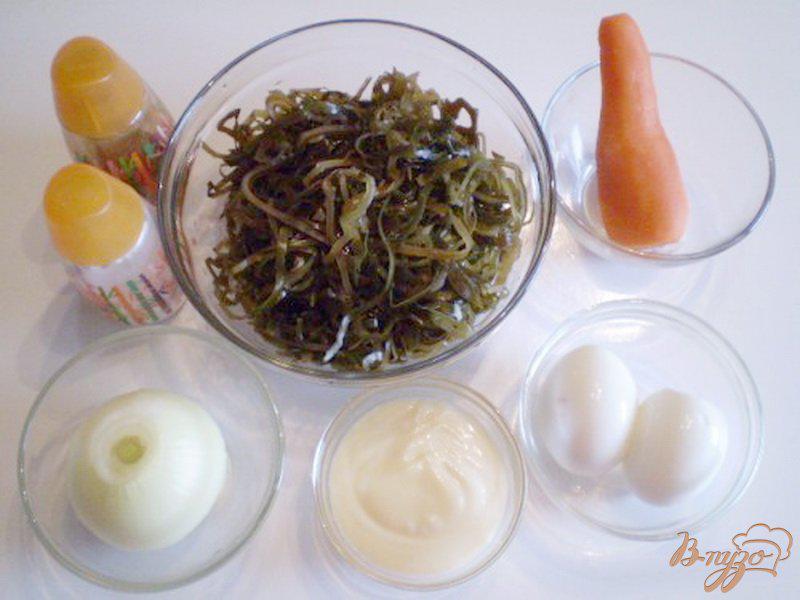 Фото приготовление рецепта: Салат из ламинарии с морковью шаг №1