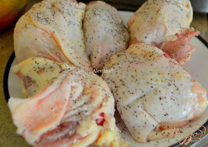 Фото приготовление рецепта: Тушеная курица с грибами шаг №1