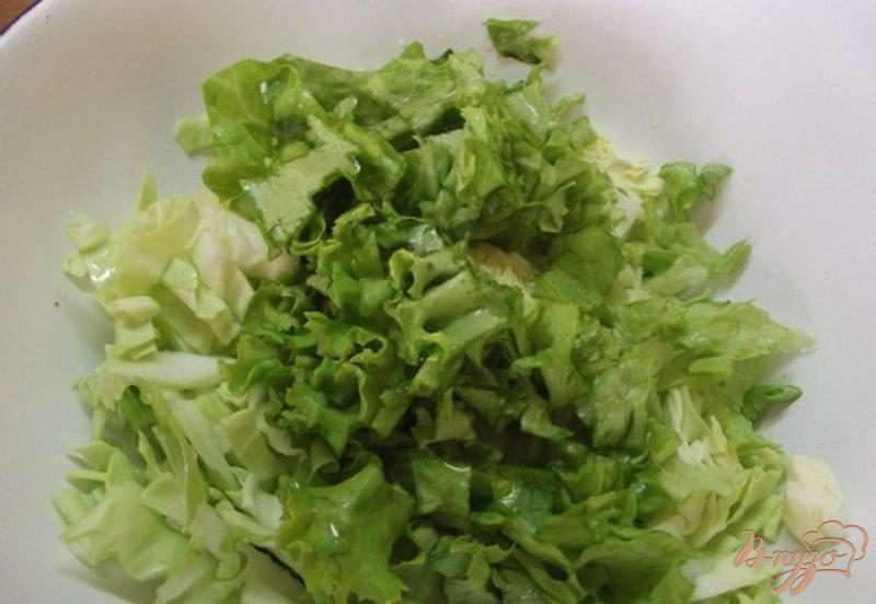 Фото приготовление рецепта: Салат с огуречным соусом шаг №5