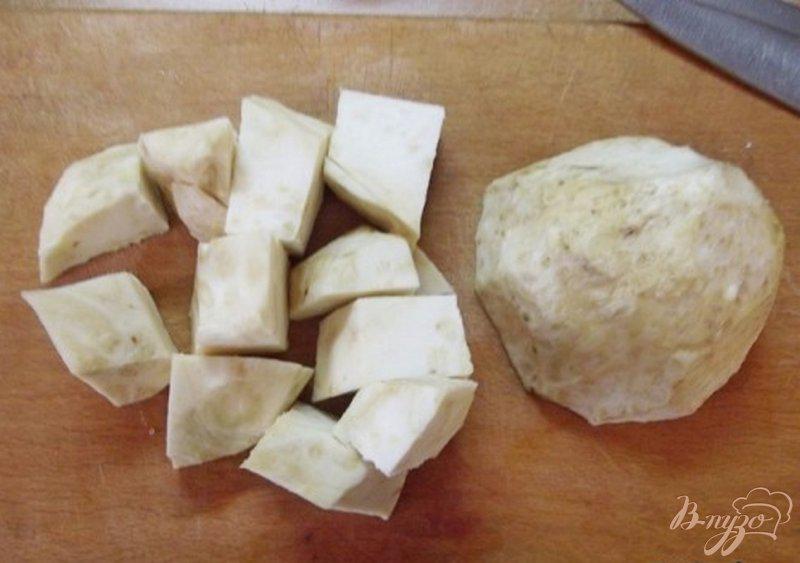 Фото приготовление рецепта: Холодный суп - пюре из сельдерея шаг №1