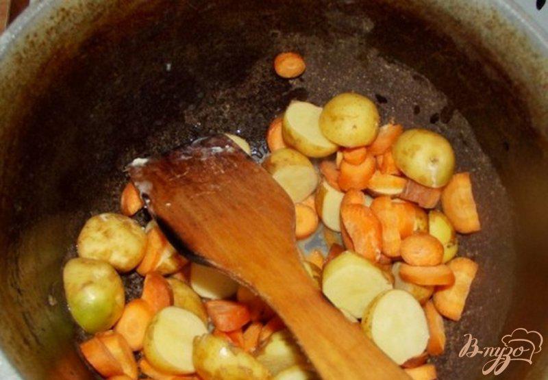 Фото приготовление рецепта: Суп из молодого картофеля шаг №2