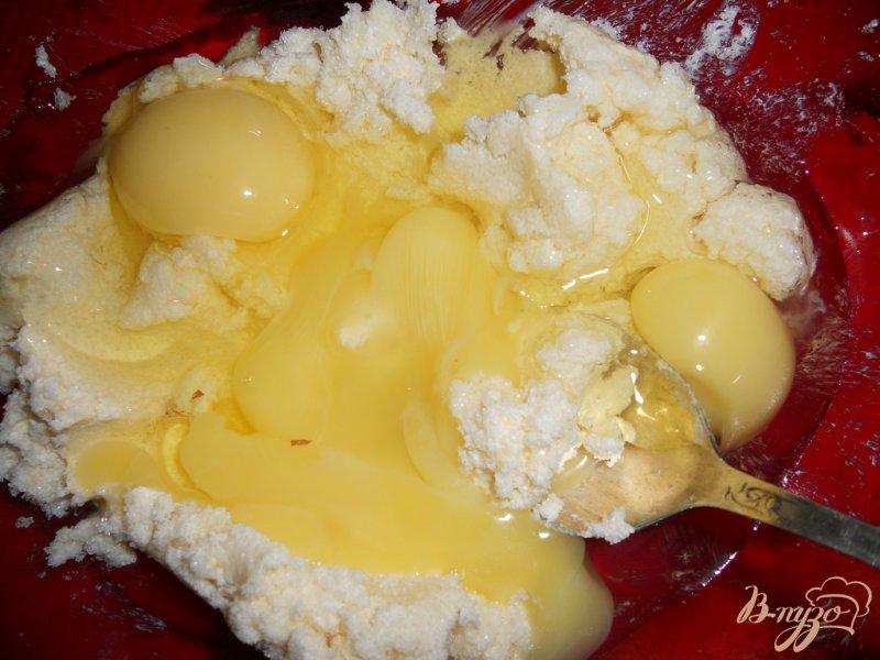Фото приготовление рецепта: Кекс лимонный с изюмом шаг №5