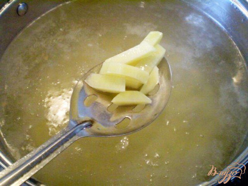 Фото приготовление рецепта: Суп с овсяными пластивцами и вермишелью шаг №2
