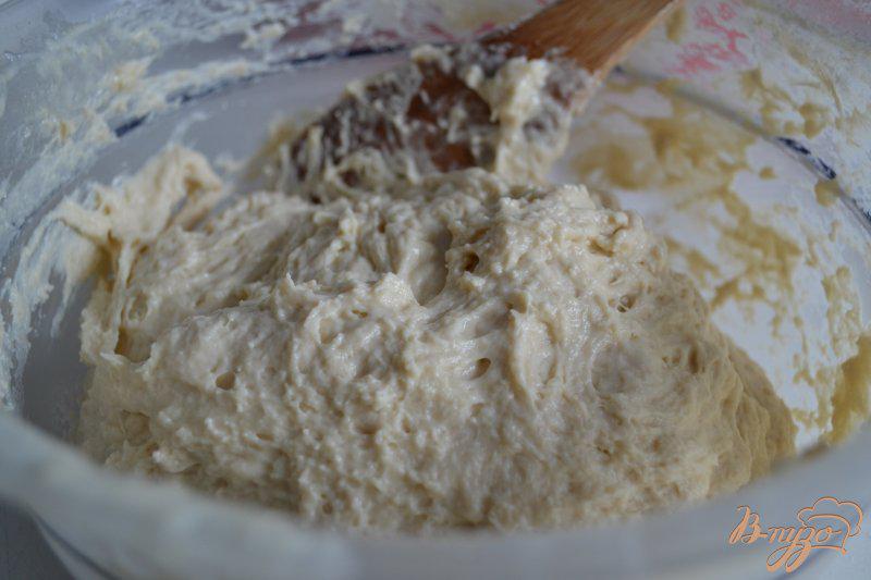 Фото приготовление рецепта: Дрожжевое тесто на фруктовом йогурте шаг №5