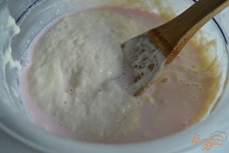 Фото приготовление рецепта: Дрожжевое тесто на фруктовом йогурте шаг №3