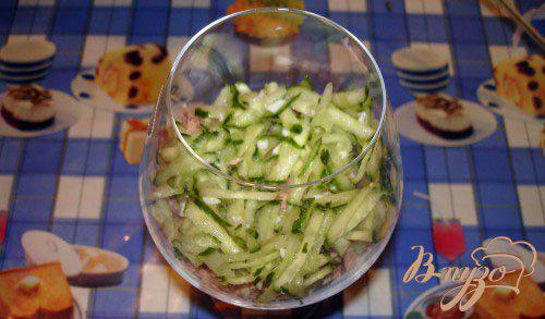 Фото приготовление рецепта: Тунцовый салат шаг №4