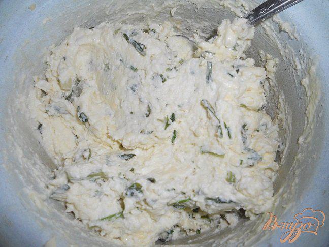 Фото приготовление рецепта: Запеканка из творога и сыра с зеленью шаг №5