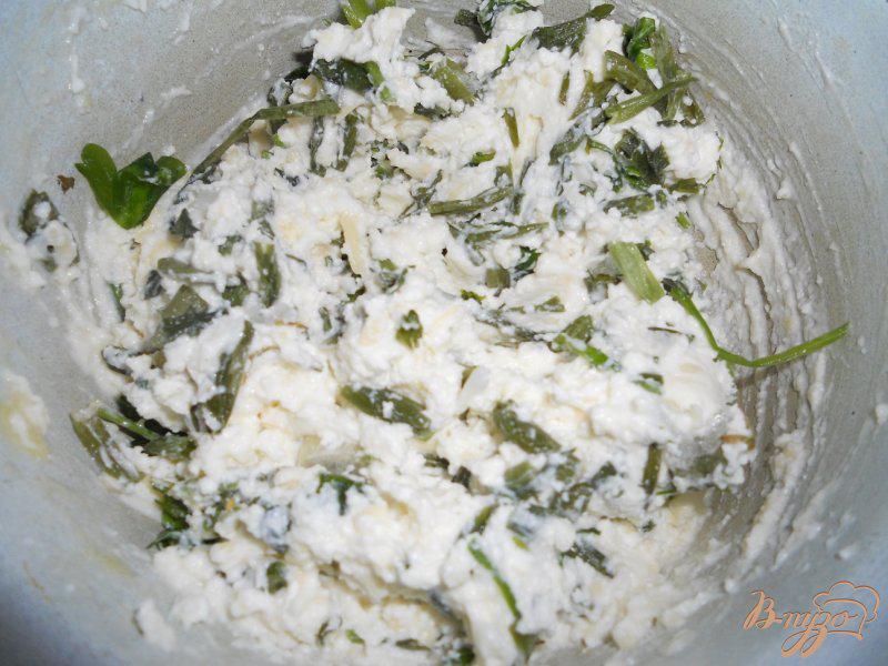 Фото приготовление рецепта: Запеканка из творога и сыра с зеленью шаг №3