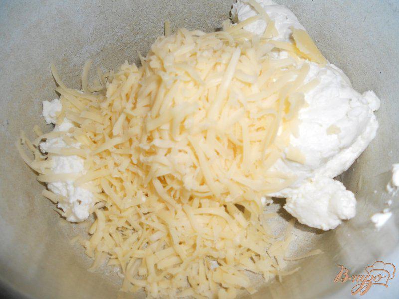 Фото приготовление рецепта: Запеканка из творога и сыра с зеленью шаг №1