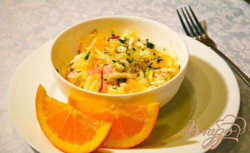 Фото приготовление рецепта: Салат капустный с апельсином и необычной заправкой шаг №7