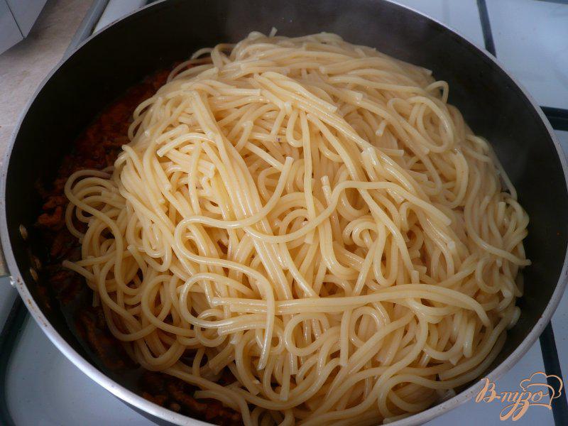 Фото приготовление рецепта: Макароны с соусом по мотивам «Болоньезе» шаг №3