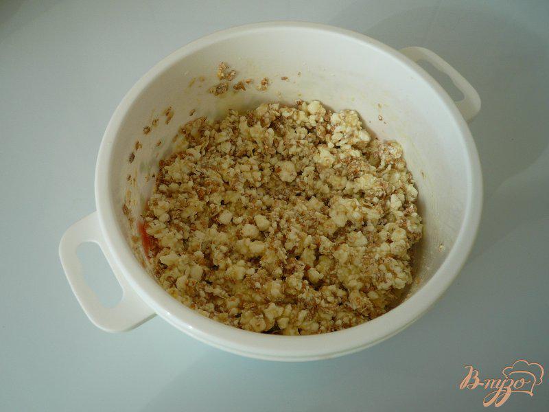 Фото приготовление рецепта: Творожная запеканка с яблоком и овсяными хлопьями шаг №2