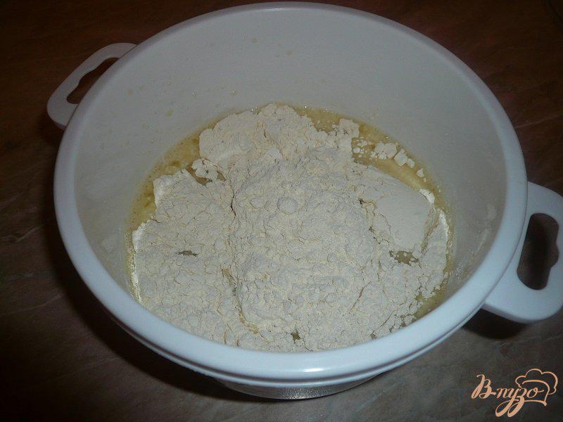 Фото приготовление рецепта: Пирог  на сыворотке с овсяными отрубями шаг №4