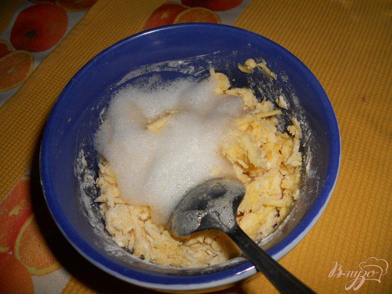 Фото приготовление рецепта: Домашнее сырное печенье шаг №5