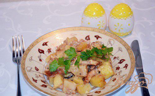 Фото приготовление рецепта: Картофель с колбасой, тушеный на молоке шаг №8