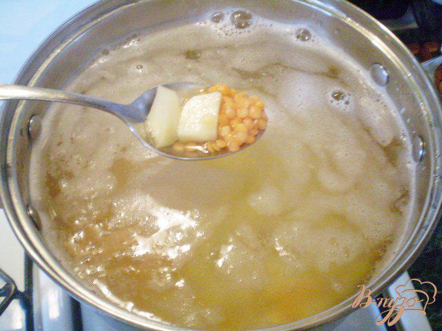 Фото приготовление рецепта: Чечевичный суп шаг №4