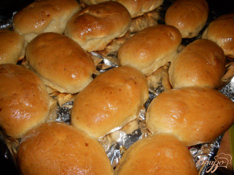 Фото приготовление рецепта: Домашние пирожки с яблоками шаг №6