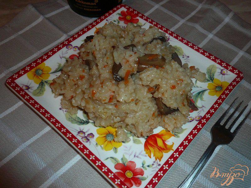 Фото приготовление рецепта: Рис с шампиньонами шаг №8