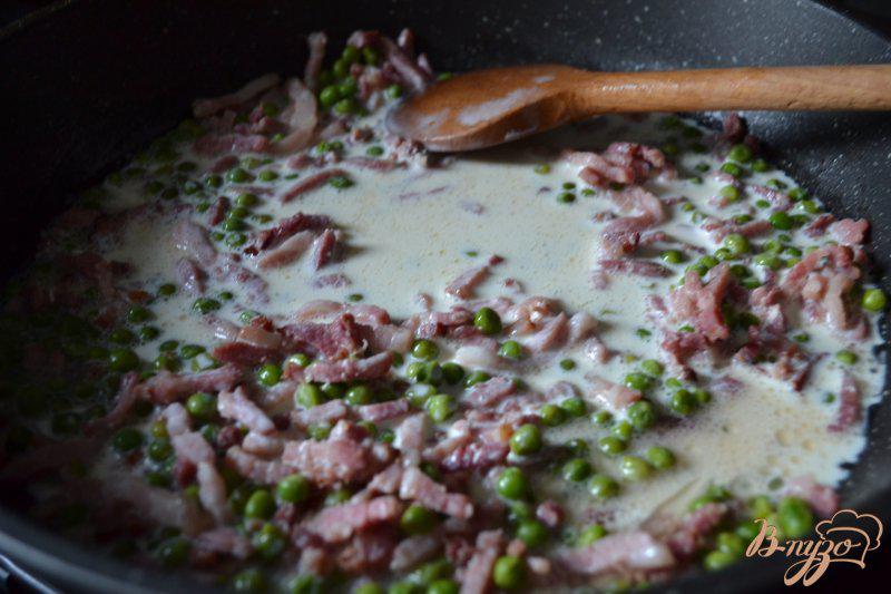 Фото приготовление рецепта: Соус из ветчины с зеленым горошком шаг №2